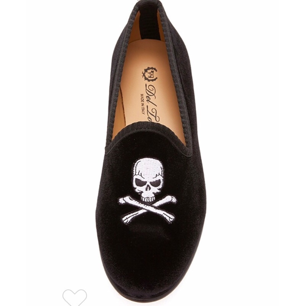 Del Toro velvet skull smoking shoe